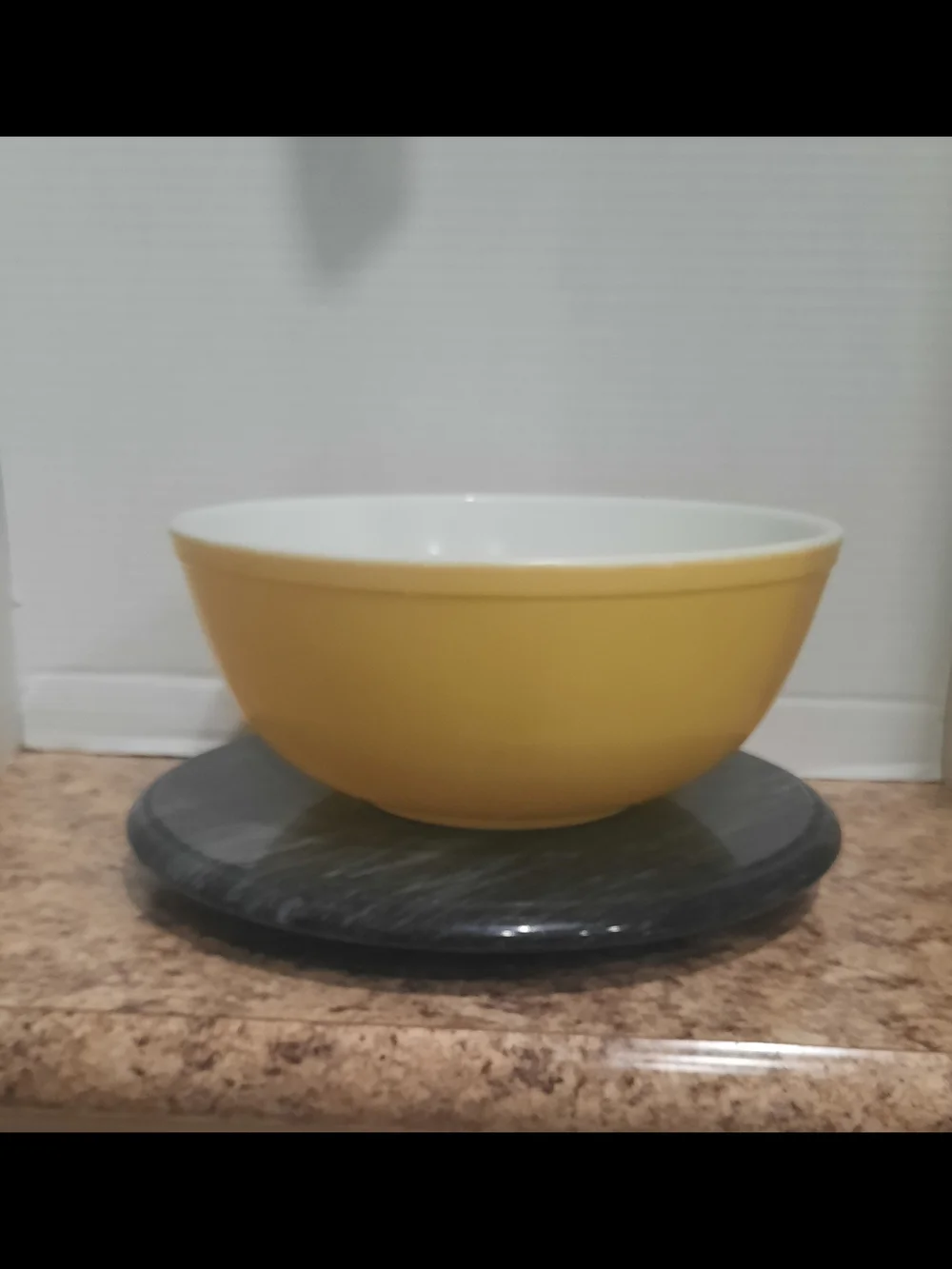 Pyrex Primary Yellow 404